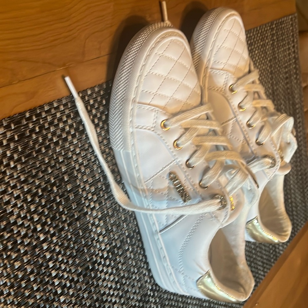 Guess shoes women’s size 7.5 white with gold